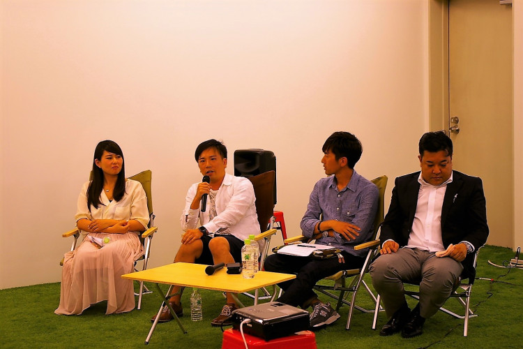 (左から)鈴木さん、新井さん、津田さん、吉田さん